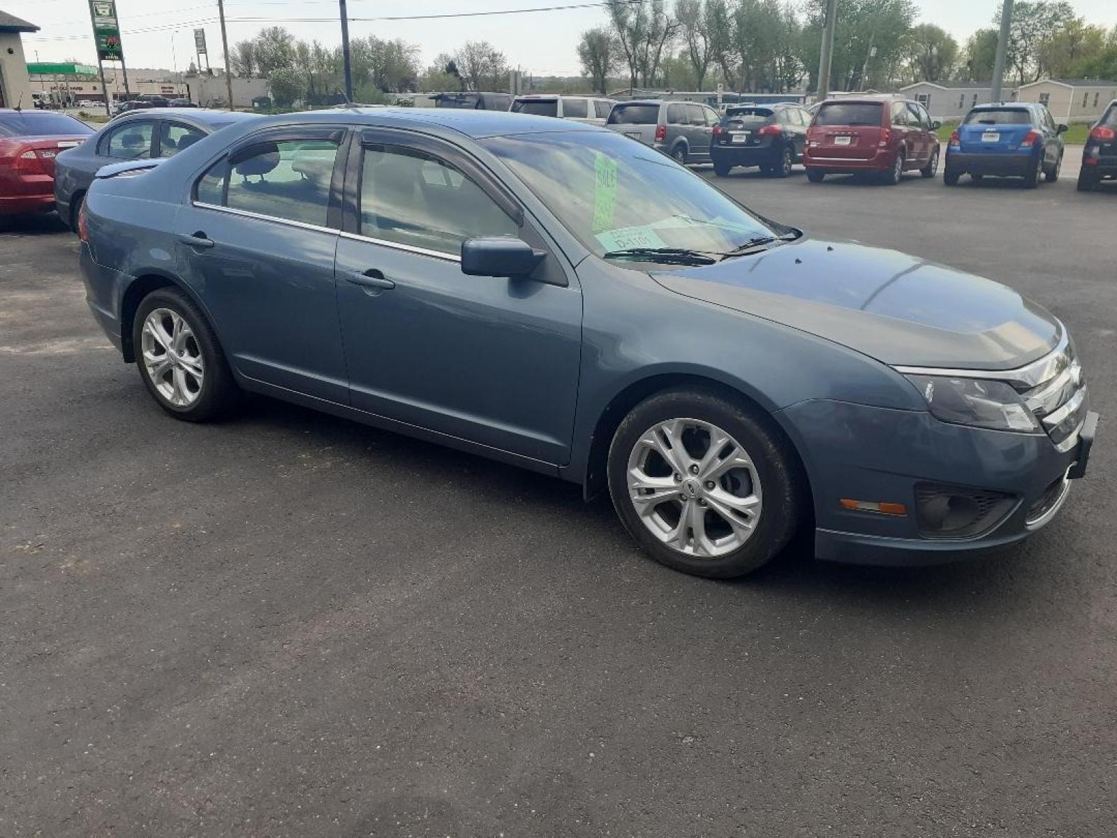 2012 Ford Fusion SE (3FAHP0HA1CR) with an 2.5L L4 DOHC 16V engine, located at 2015 Cambell Street, Rapid City, SD, 57701, (605) 342-8326, 44.066433, -103.191772 - CARFAX AVAILABLE - Photo #5