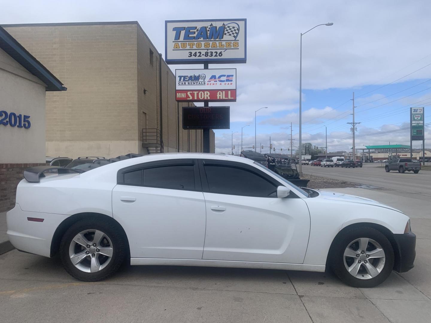 2014 Dodge Charger SE (2C3CDXBG2EH) with an 3.6L V6 DOHC 24V engine, 5-Speed Automatic transmission, located at 2015 Cambell Street, Rapid City, SD, 57701, (605) 342-8326, 44.066433, -103.191772 - CARFAX AVAILABLE - Photo#0