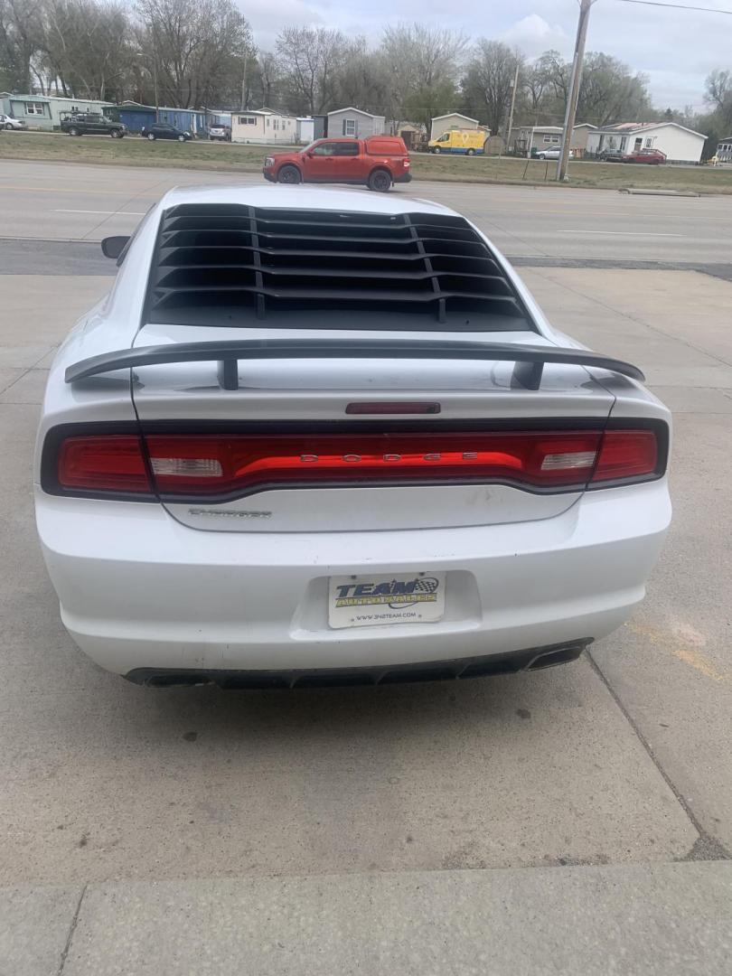 2014 Dodge Charger SE (2C3CDXBG2EH) with an 3.6L V6 DOHC 24V engine, 5-Speed Automatic transmission, located at 2015 Cambell Street, Rapid City, SD, 57701, (605) 342-8326, 44.066433, -103.191772 - CARFAX AVAILABLE - Photo#4