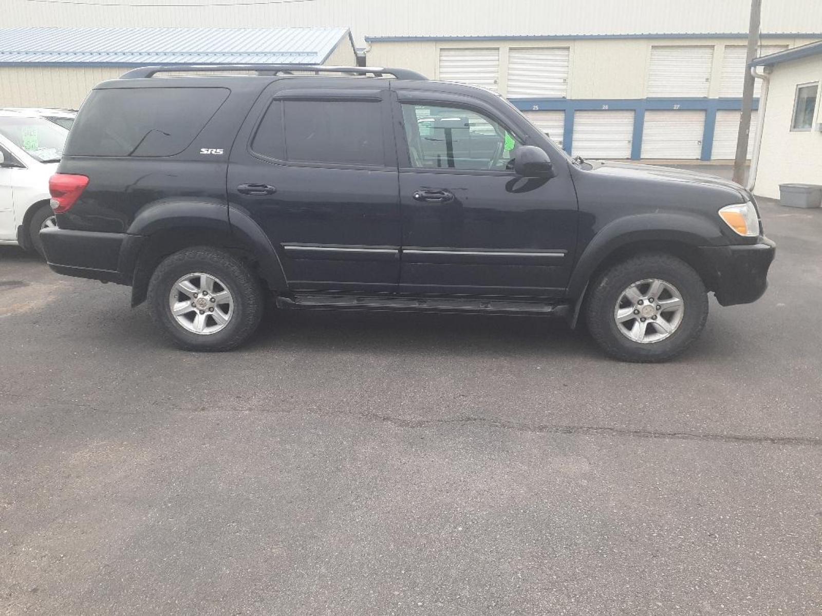 2007 Toyota Sequoia SR5 4WD (5TDBT44A67S) with an 4.7L V8 DOHC 32V engine, 5-Speed Automatic Overdrive transmission, located at 2015 Cambell Street, Rapid City, SD, 57701, (605) 342-8326, 44.066433, -103.191772 - *NOT ACTUAL MILES* SEE CARFAX REPORT FOR DETAILS - Photo #4