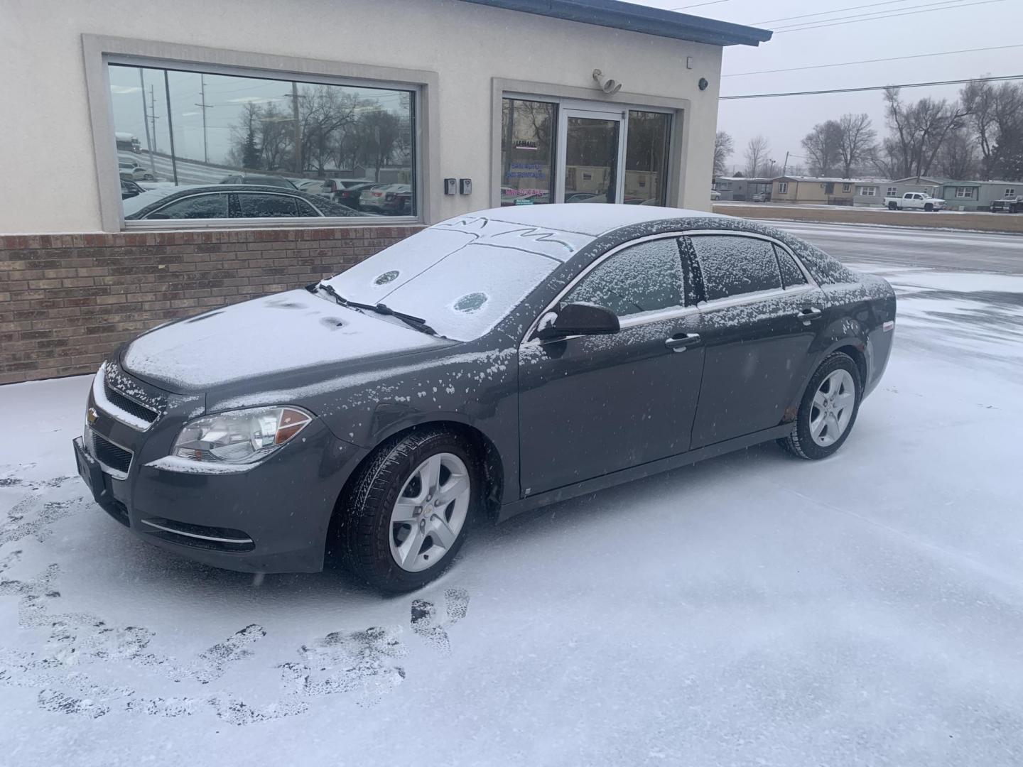 2009 Gray Chevrolet Malibu LS (1G1ZG57B69F) with an 2.4L L4 DOHC 16V engine, 4-Speed Automatic Overdrive transmission, located at 2015 Cambell Street, Rapid City, SD, 57701, (605) 342-8326, 44.066433, -103.191772 - CARFAX AVAILABLE FRESH TRADE CASH ONLY - Photo#1