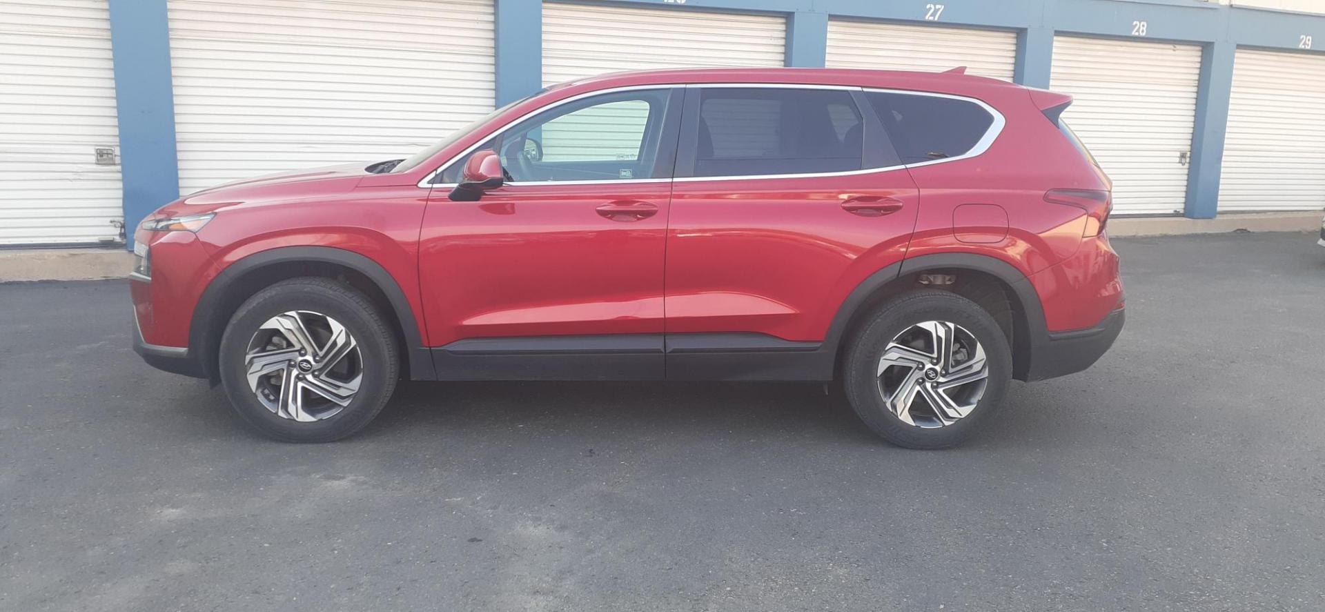 2021 Hyundai Santa Fe SE AWD (5NMS1DAJ1MH) with an 2.5L L4 DOHC 16V engine, 6A transmission, located at 2015 Cambell Street, Rapid City, SD, 57701, (605) 342-8326, 44.066433, -103.191772 - CARFAX AVAILALBE - Photo#0