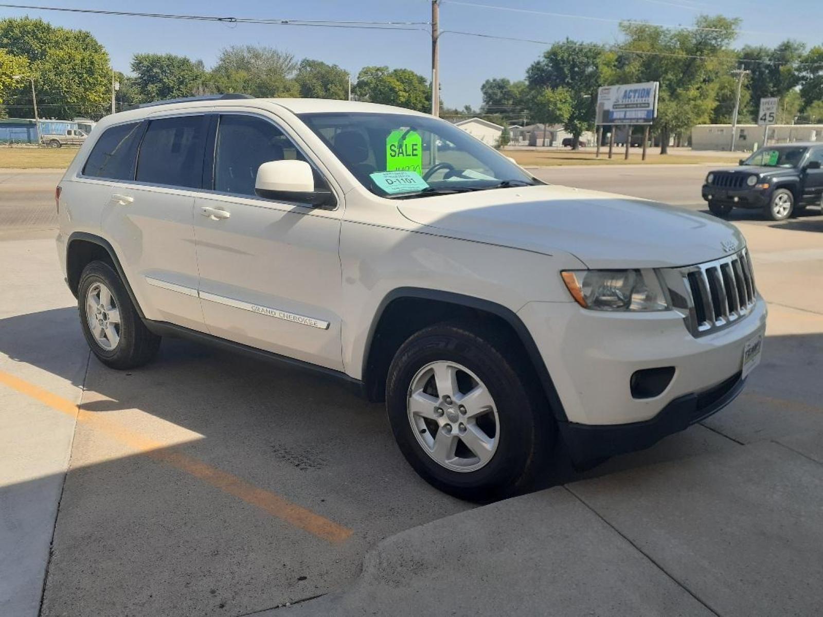 2012 Jeep Grand Cherokee Laredo 4WD (1C4RJFAG0CC) with an 3.6L V6 DOHC 24V engine, 5-Speed Automatic transmission, located at 2015 Cambell Street, Rapid City, SD, 57701, (605) 342-8326, 44.066433, -103.191772 - CARFAX AVAILABLE - Photo #5