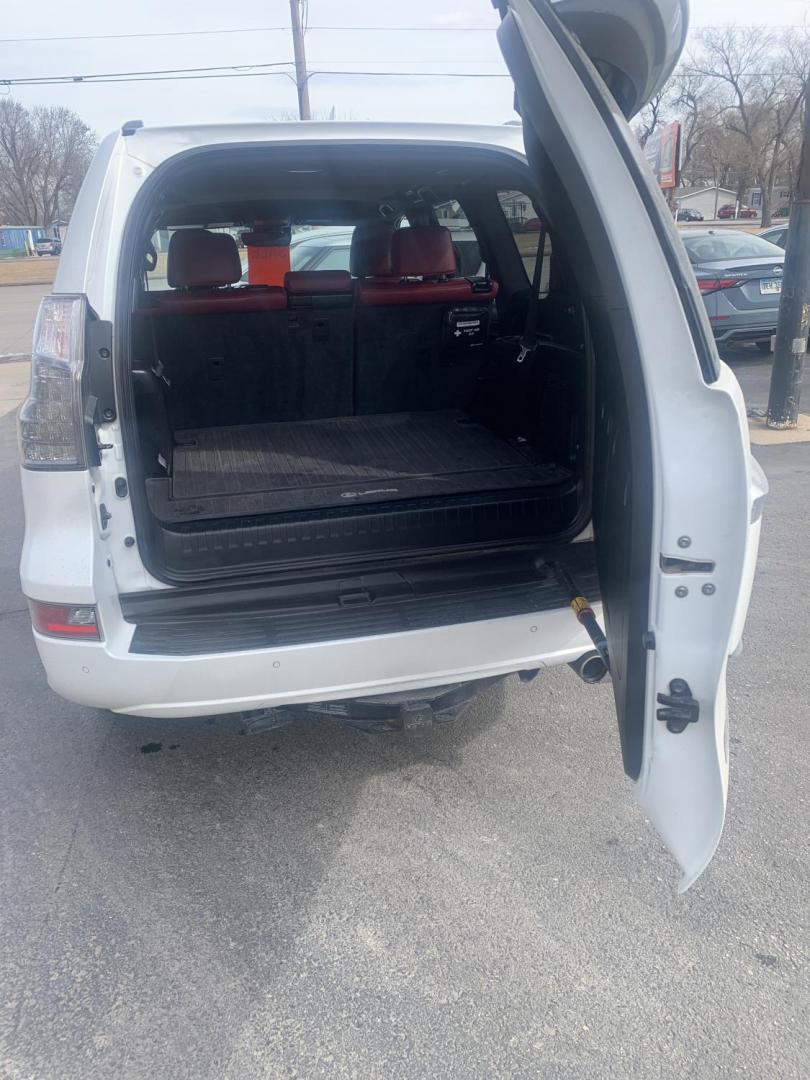 2021 Lexus GX 460 Luxury (JTJGM7BX6M5) with an 4.6L V8 DOHC 32V engine, 6A transmission, located at 2015 Cambell Street, Rapid City, SD, 57701, (605) 342-8326, 44.066433, -103.191772 - CARFAX AVAILABLE - Photo#7