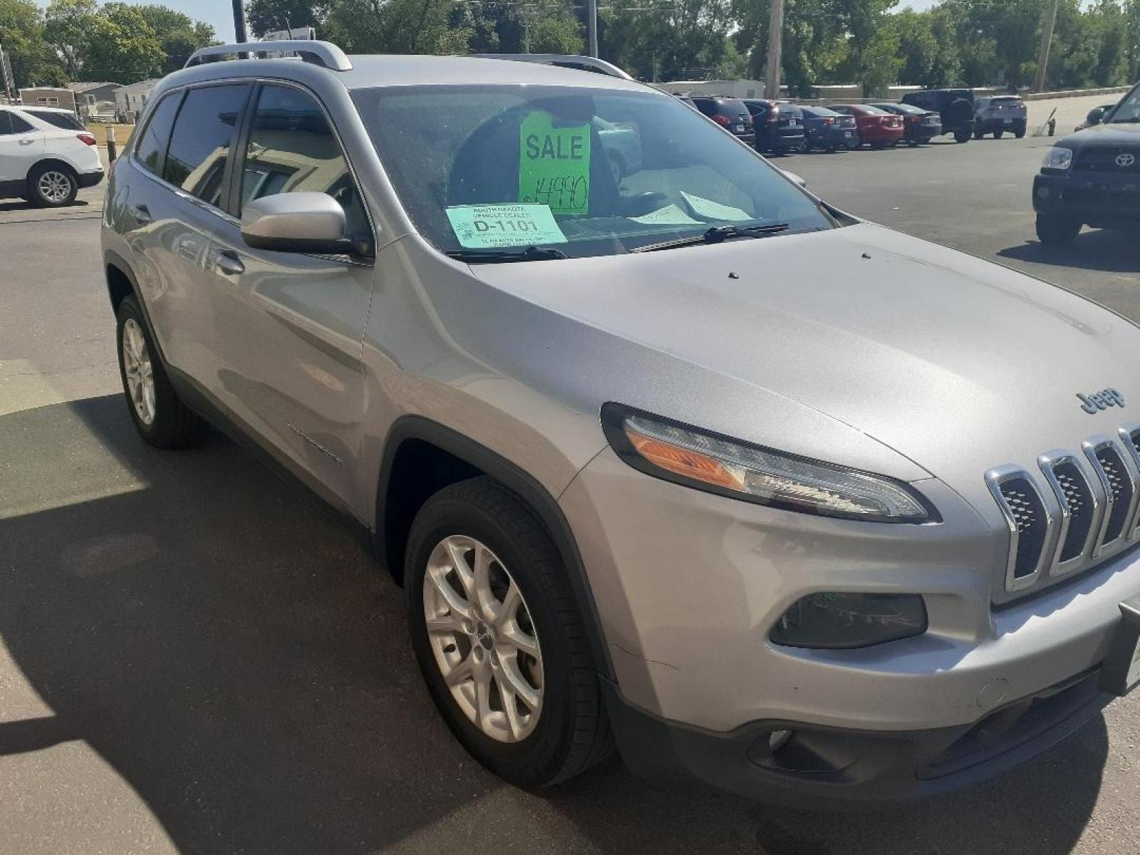 2014 Jeep Cherokee Latitude FWD (1C4PJLCB8EW) with an 2.4L L4 DOHC 16V engine, 9-Speed Automatic transmission, located at 2015 Cambell Street, Rapid City, SD, 57701, (605) 342-8326, 44.066433, -103.191772 - Photo #4