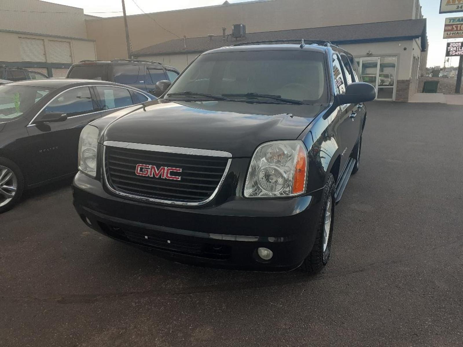 2013 GMC Yukon XL SLT 1/2 Ton 4WD (1GKS2KE75DR) with an 5.3L V8 OHV 16V FFV engine, 6-Speed Automatic transmission, located at 2015 Cambell Street, Rapid City, SD, 57701, (605) 342-8326, 44.066433, -103.191772 - CARFAX AVAILABLE - Photo #2