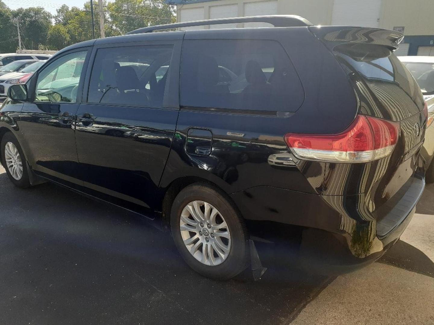 2012 Toyota Sienna Limited FWD 7-Passsenger V6 (5TDYK3DC2CS) with an 3.5L V6 EFI DOHC 24V engine, 5-Speed Automatic transmission, located at 2015 Cambell Street, Rapid City, SD, 57701, (605) 342-8326, 44.066433, -103.191772 - Photo#5