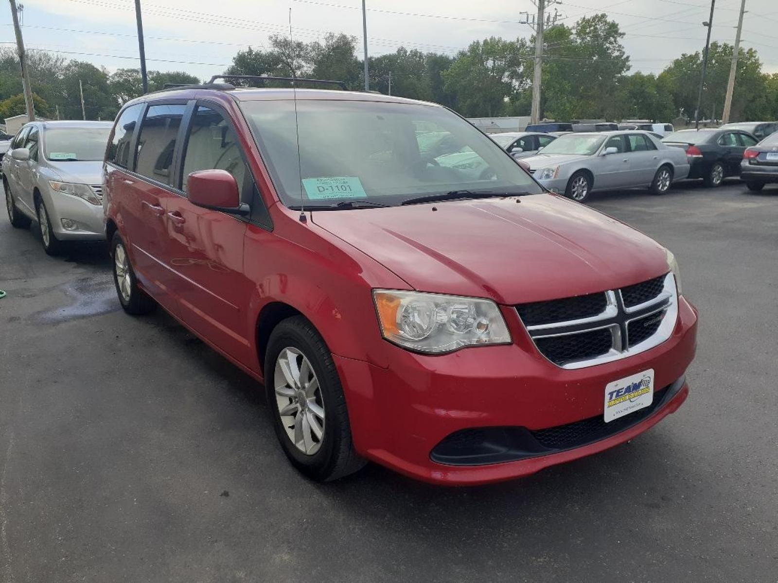 2014 Dodge Grand Caravan SXT (2C4RDGCG8ER) with an 3.6L V6 DOHC 24V engine, 6-Speed Automatic transmission, located at 2015 Cambell Street, Rapid City, SD, 57701, (605) 342-8326, 44.066433, -103.191772 - CARFAX AVAILALBE - Photo #4