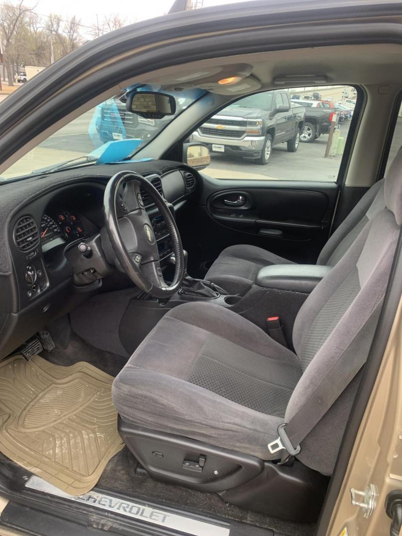 2007 Chevrolet TrailBlazer LS1 4WD (1GNET13M672) with an 5.3L V8 OHV 16V engine, 4-Speed Automatic Overdrive transmission, located at 2015 Cambell Street, Rapid City, SD, 57701, (605) 342-8326, 44.066433, -103.191772 - CARFAX AVAILABLE - Photo#4