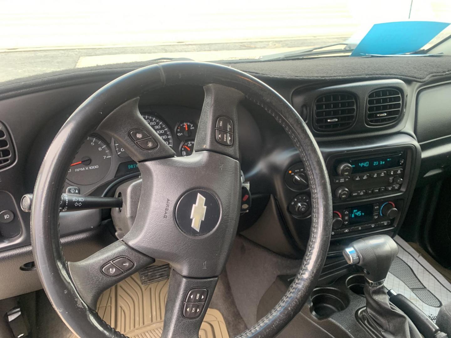 2007 Chevrolet TrailBlazer LS1 4WD (1GNET13M672) with an 5.3L V8 OHV 16V engine, 4-Speed Automatic Overdrive transmission, located at 2015 Cambell Street, Rapid City, SD, 57701, (605) 342-8326, 44.066433, -103.191772 - CARFAX AVAILABLE - Photo#5