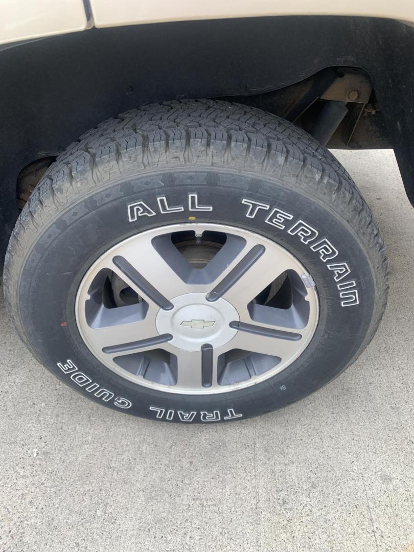 2007 Chevrolet TrailBlazer LS1 4WD (1GNET13M672) with an 5.3L V8 OHV 16V engine, 4-Speed Automatic Overdrive transmission, located at 2015 Cambell Street, Rapid City, SD, 57701, (605) 342-8326, 44.066433, -103.191772 - CARFAX AVAILABLE - Photo#8