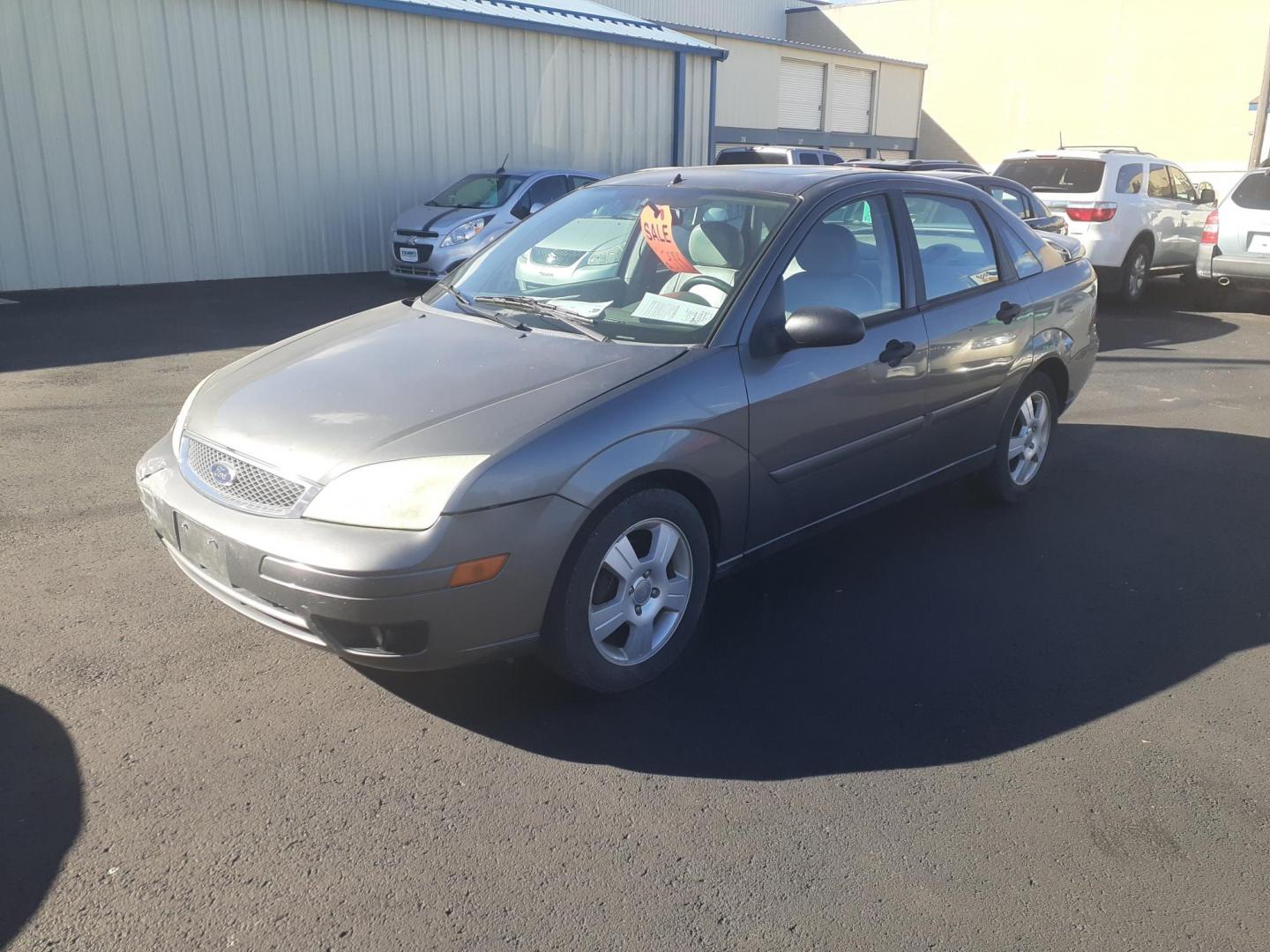 2005 Ford Focus ZX4 S (1FAFP34N15W) with an 2.0L L4 DOHC 16V engine, located at 2015 Cambell Street, Rapid City, SD, 57701, (605) 342-8326, 44.066433, -103.191772 - CARFAX AVAILABLE CASH ONLY NO FINANCING AVAILABLE - Photo#1