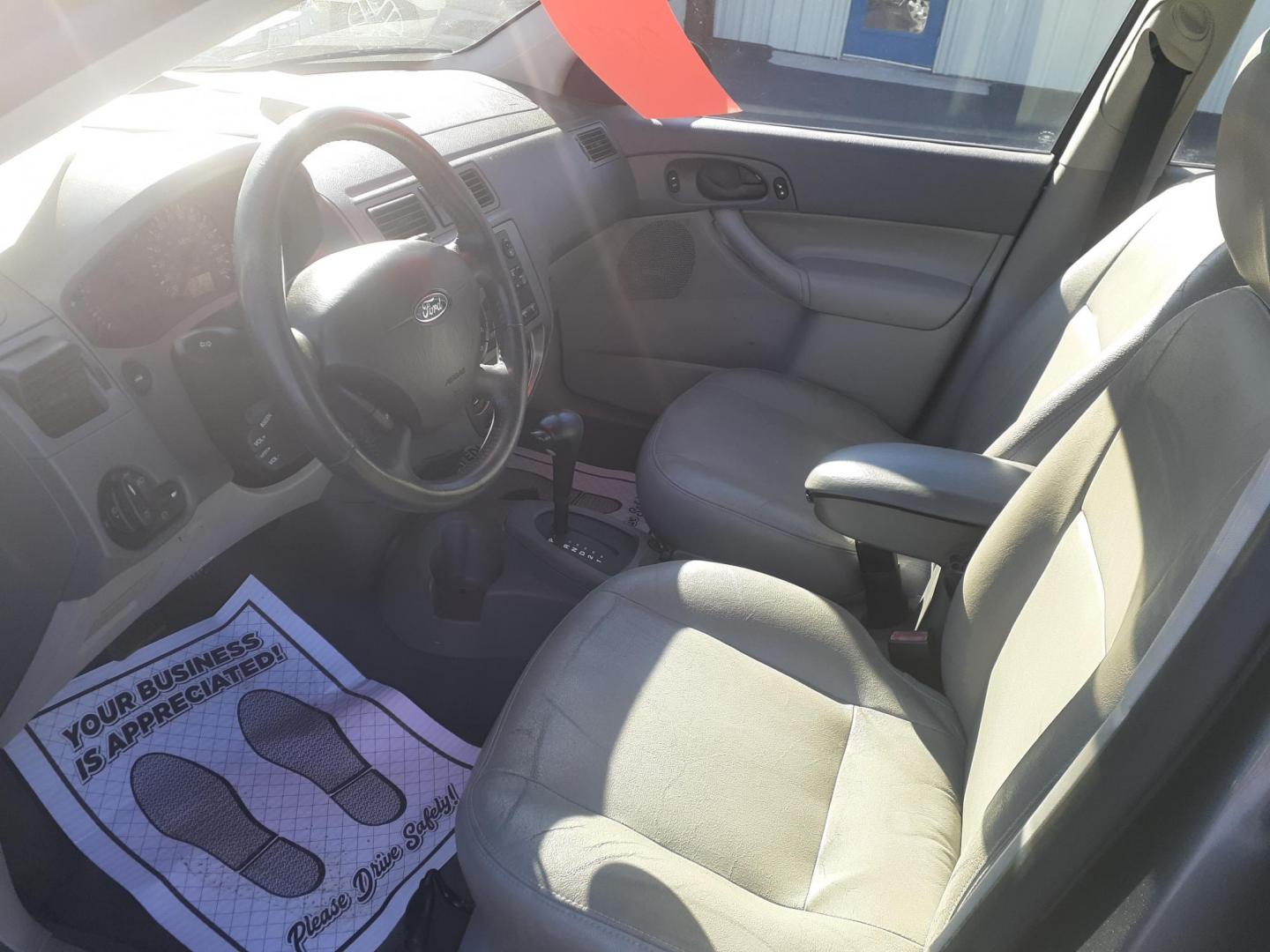 2005 Ford Focus ZX4 S (1FAFP34N15W) with an 2.0L L4 DOHC 16V engine, located at 2015 Cambell Street, Rapid City, SD, 57701, (605) 342-8326, 44.066433, -103.191772 - CARFAX AVAILABLE CASH ONLY NO FINANCING AVAILABLE - Photo#3