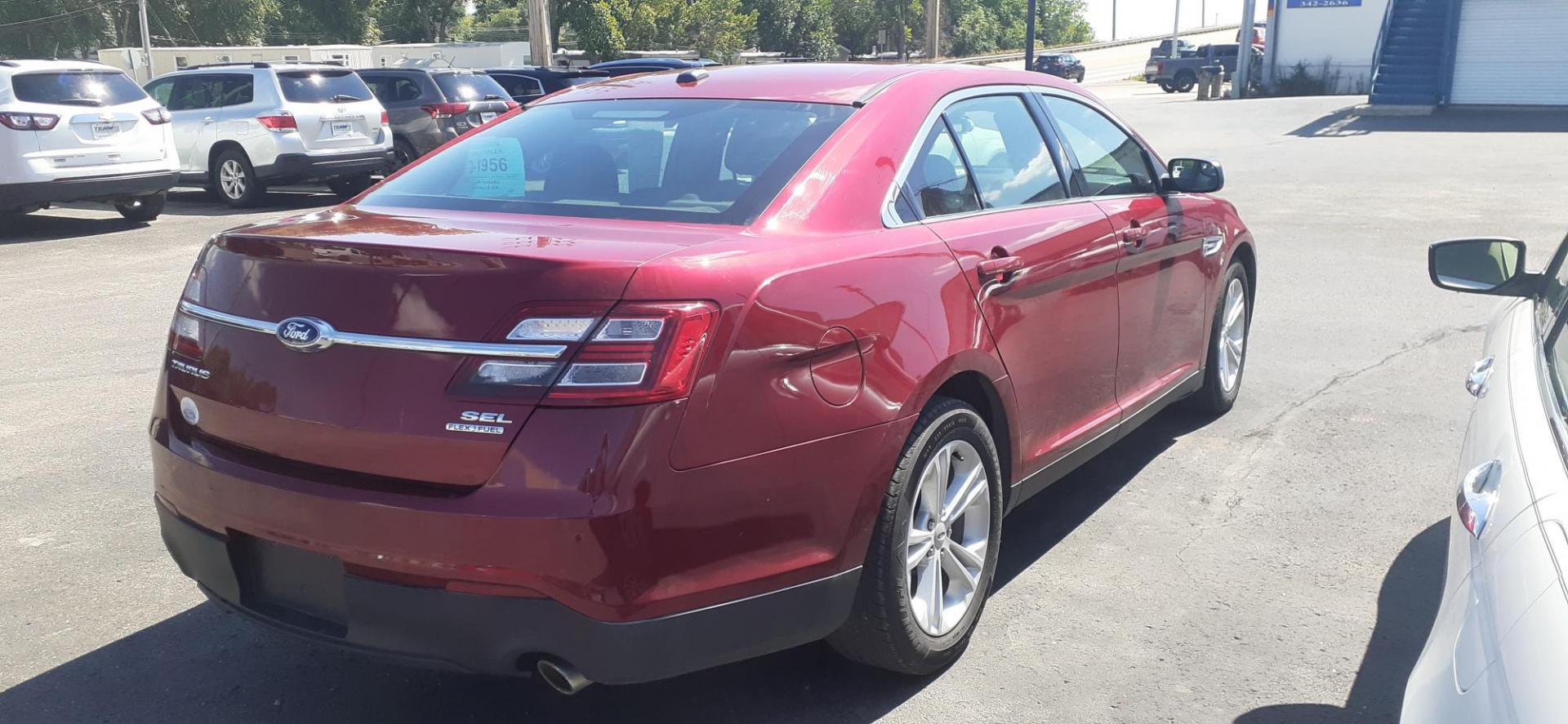 2015 Ford Taurus SEL FWD (1FAHP2E80FG) with an 3.5L V6 DOHC 24V engine, 6-Speed Automatic transmission, located at 2015 Cambell Street, Rapid City, SD, 57701, (605) 342-8326, 44.066433, -103.191772 - CARFAX AVAILABLE - Photo#4