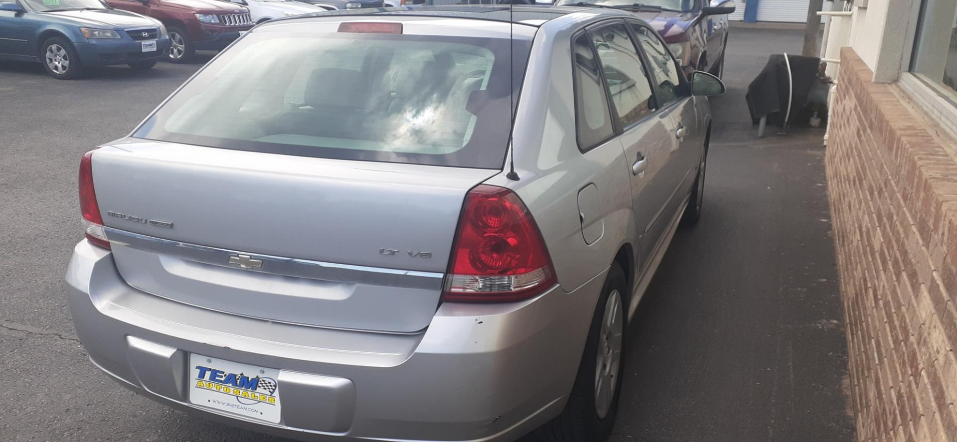 2006 Chevrolet Malibu MAXX LT (1G1ZT61866F) with an 3.5L V6 OHV 12V engine, 4-Speed Automatic Overdrive transmission, located at 2015 Cambell Street, Rapid City, SD, 57701, (605) 342-8326, 44.066433, -103.191772 - CARFAX AVAILABLE - Photo#3