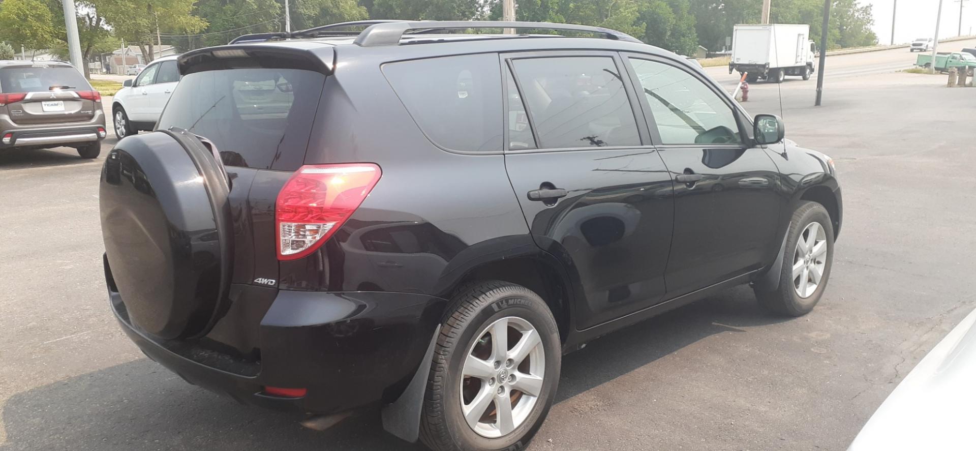 2008 Toyota RAV4 Base I4 4WD (JTMBD33V285) with an 2.4L L4 DOHC 16V engine, 4-Speed Automatic transmission, located at 2015 Cambell Street, Rapid City, SD, 57701, (605) 342-8326, 44.066433, -103.191772 - CARFAX AVAILABLE - Photo#3