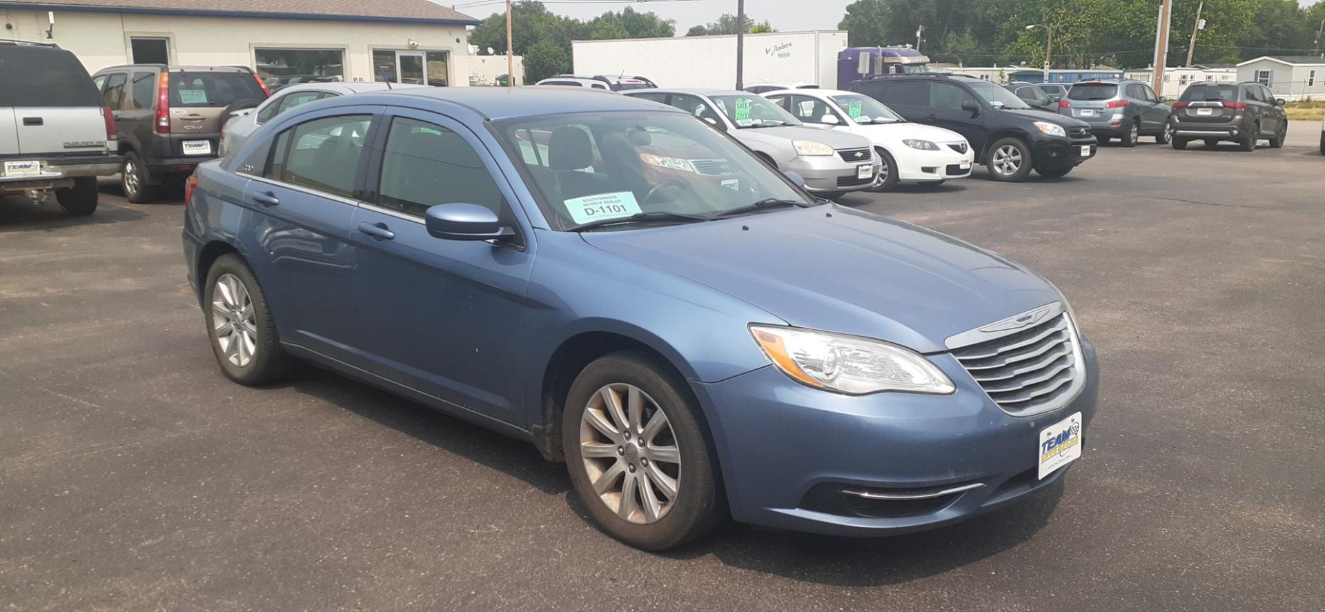 2011 Chrysler 200 Touring (1C3BC1FB8BN) with an 2.4L L4 DOHC 16V engine, 6-Speed Automatic transmission, located at 2015 Cambell Street, Rapid City, SD, 57701, (605) 342-8326, 44.066433, -103.191772 - Photo#4