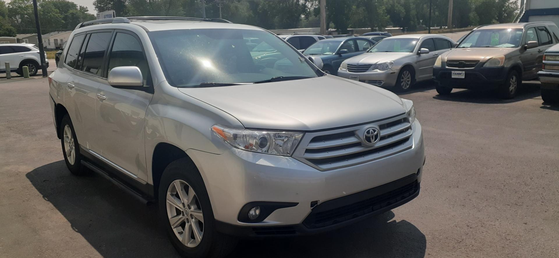 2011 Toyota Highlander (5TDBK3EH8BS) , located at 2015 Cambell Street, Rapid City, SD, 57701, (605) 342-8326, 44.066433, -103.191772 - CARFAX AVAILABLE - Photo#4