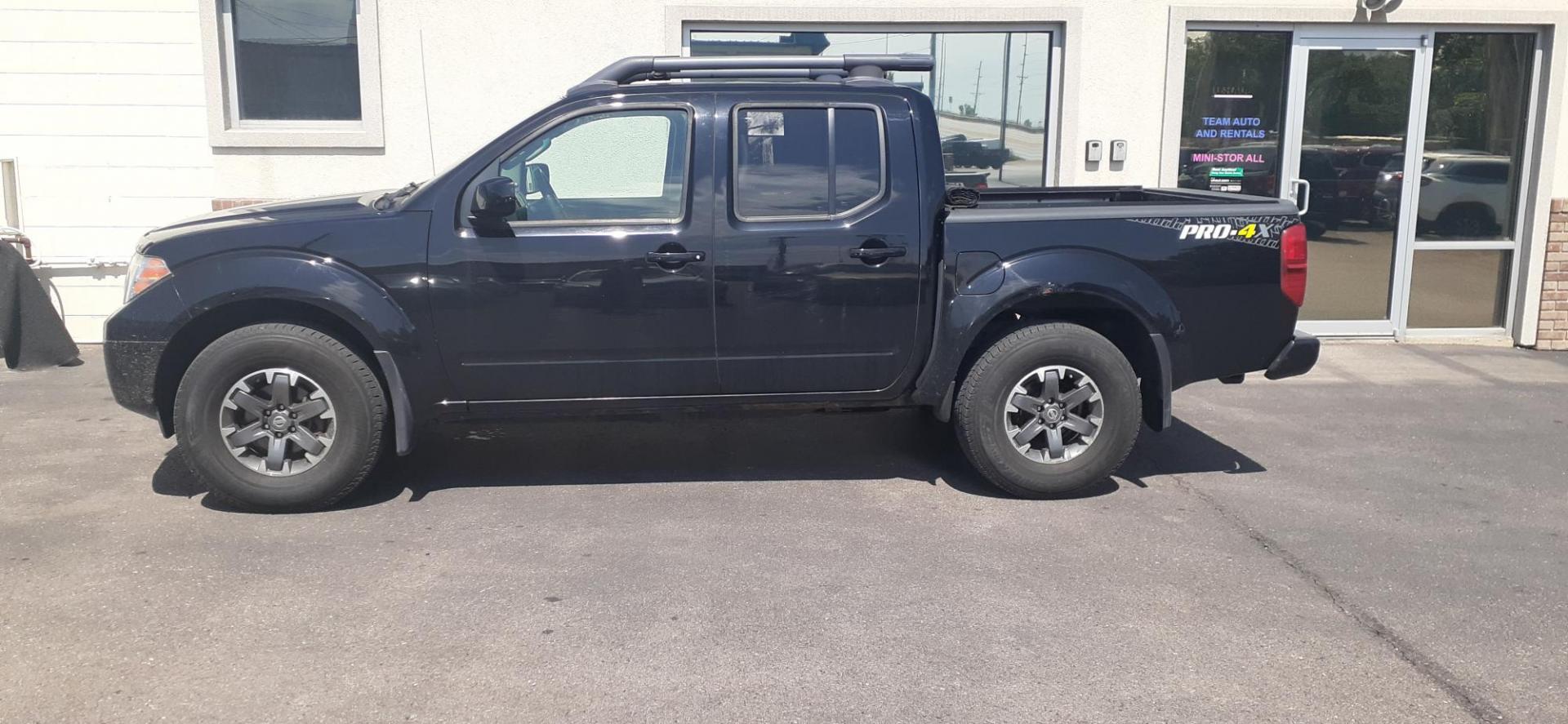 2014 Nissan Frontier SL Crew Cab 4WD (1N6AD0EV8EN) with an 4.0L V6 DOHC 24V engine, 5-Speed Automatic transmission, located at 2015 Cambell Street, Rapid City, SD, 57701, (605) 342-8326, 44.066433, -103.191772 - CARFAX AVAILABLE - Photo#0