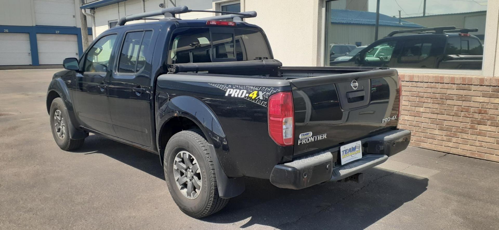 2014 Nissan Frontier SL Crew Cab 4WD (1N6AD0EV8EN) with an 4.0L V6 DOHC 24V engine, 5-Speed Automatic transmission, located at 2015 Cambell Street, Rapid City, SD, 57701, (605) 342-8326, 44.066433, -103.191772 - CARFAX AVAILABLE - Photo#4