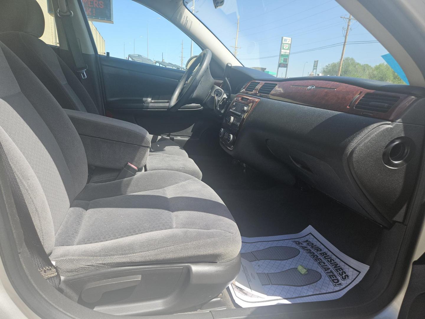 2007 Chevrolet Impala LT1 3.5L (2G1WT58N679) with an 3.5L V6 OHV 12V engine, 4-Speed Automatic Overdrive transmission, located at 2015 Cambell Street, Rapid City, SD, 57701, (605) 342-8326, 44.066433, -103.191772 - CARFAX AVAILABLE - Photo#6