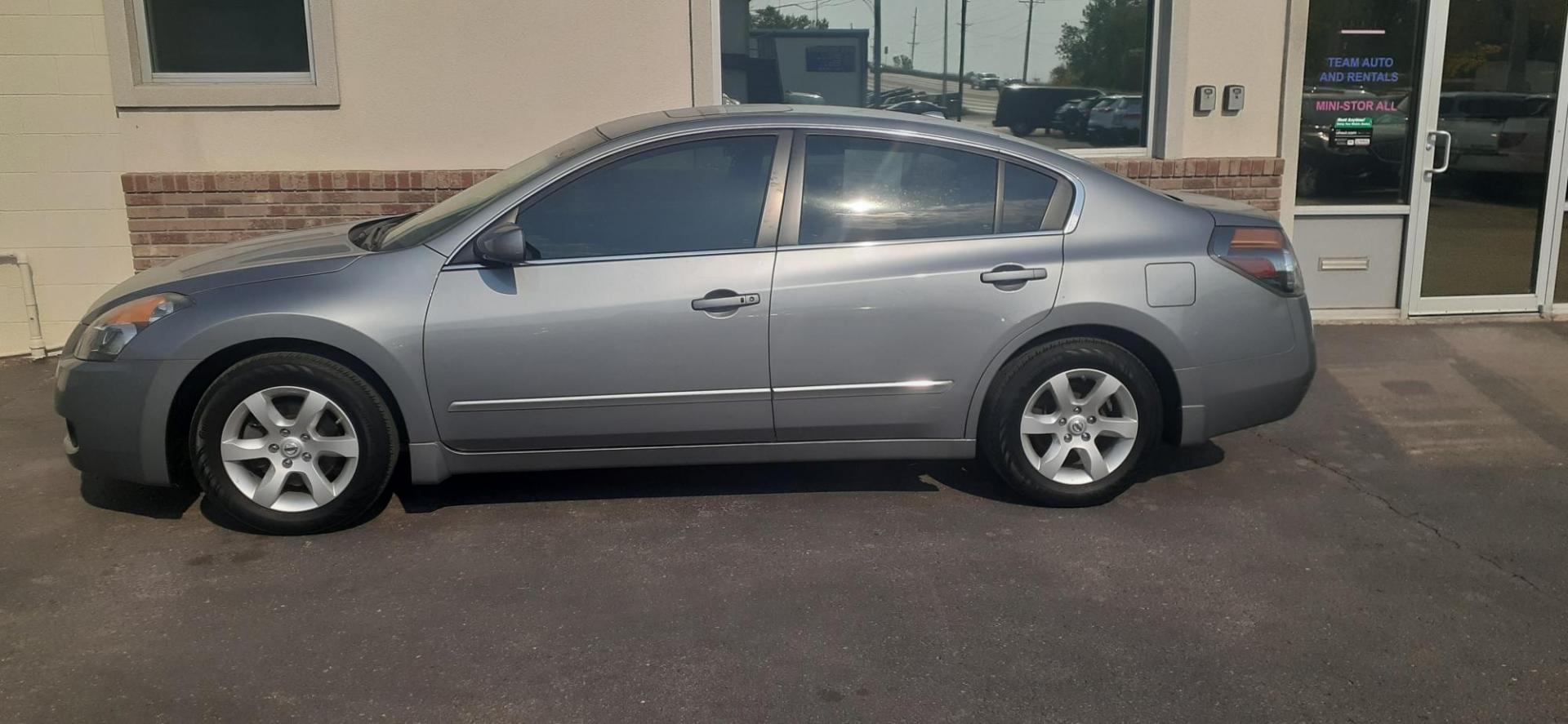 2009 Nissan Altima 2.5 (1N4AL21E49N) with an 2.5L L4 DOHC 16V engine, 6-Speed Manual Overdrive transmission, located at 2015 Cambell Street, Rapid City, SD, 57701, (605) 342-8326, 44.066433, -103.191772 - Photo#0