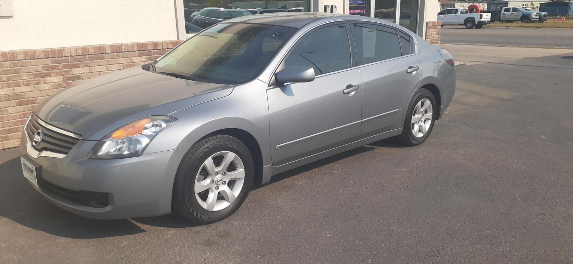 2009 Nissan Altima 2.5 (1N4AL21E49N) with an 2.5L L4 DOHC 16V engine, 6-Speed Manual Overdrive transmission, located at 2015 Cambell Street, Rapid City, SD, 57701, (605) 342-8326, 44.066433, -103.191772 - Photo#1