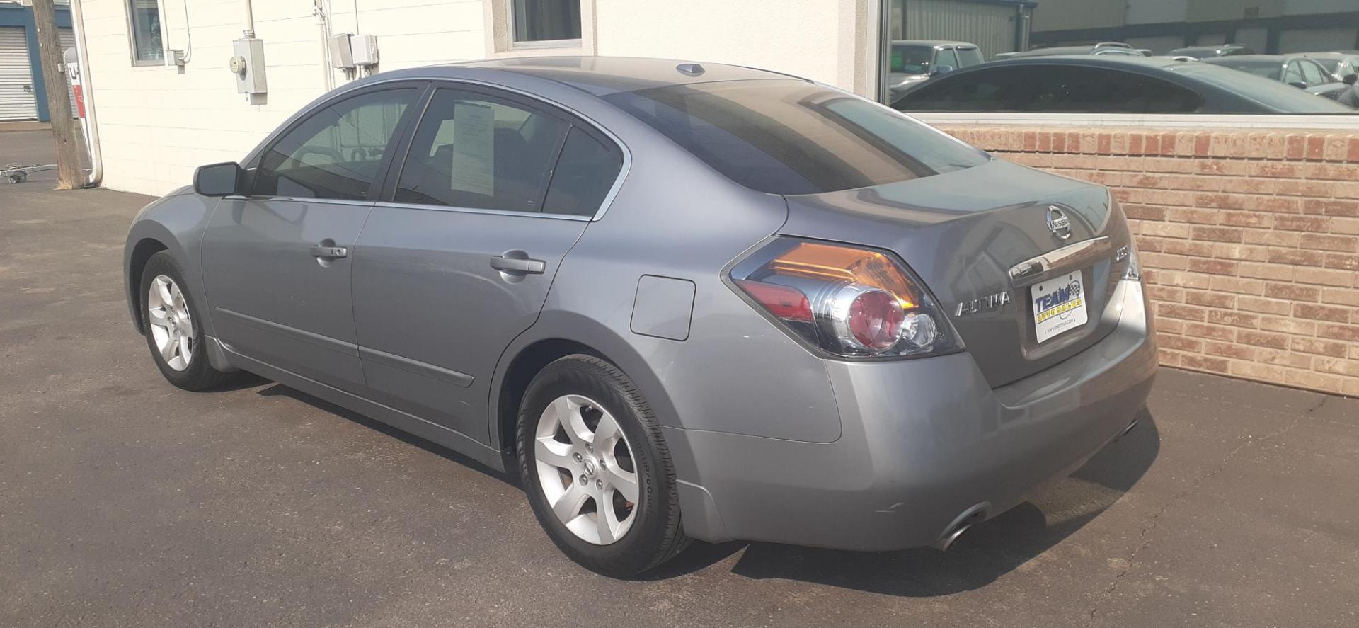 2009 Nissan Altima 2.5 (1N4AL21E49N) with an 2.5L L4 DOHC 16V engine, 6-Speed Manual Overdrive transmission, located at 2015 Cambell Street, Rapid City, SD, 57701, (605) 342-8326, 44.066433, -103.191772 - Photo#2