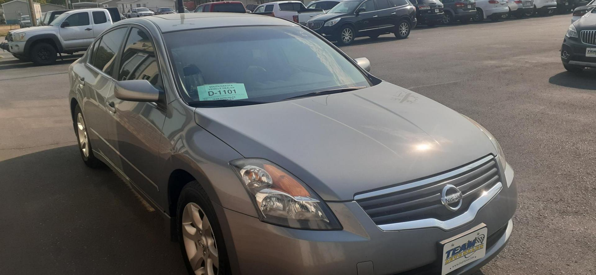 2009 Nissan Altima 2.5 (1N4AL21E49N) with an 2.5L L4 DOHC 16V engine, 6-Speed Manual Overdrive transmission, located at 2015 Cambell Street, Rapid City, SD, 57701, (605) 342-8326, 44.066433, -103.191772 - Photo#3