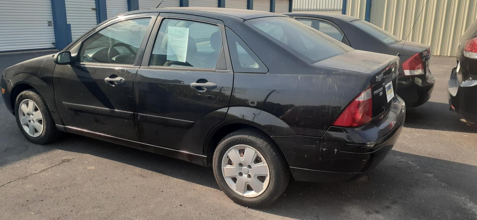 2006 Ford Focus ZX4 S (1FAHP34NX6W) with an 2.0L L4 DOHC 16V engine, located at 2015 Cambell Street, Rapid City, SD, 57701, (605) 342-8326, 44.066433, -103.191772 - CARFAX AVAILABLE - Photo#2