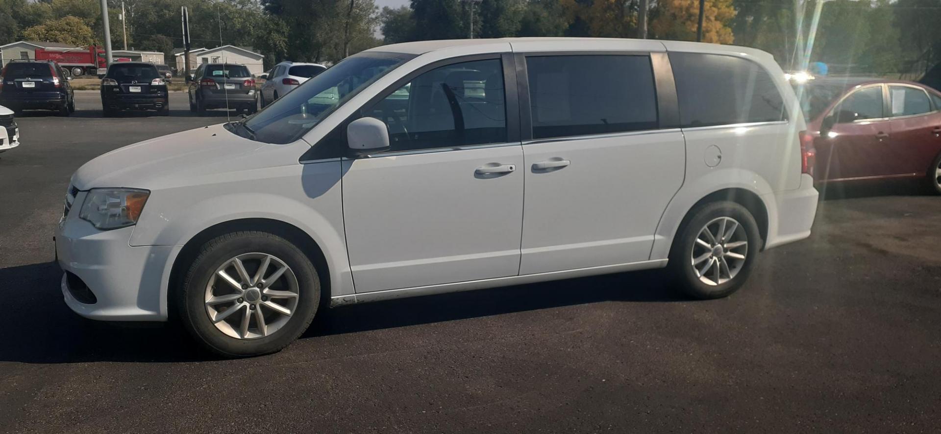 2018 Dodge Grand Caravan SXT (2C4RDGCGXJR) with an 3.6L V6 DOHC 24V engine, 6A transmission, located at 2015 Cambell Street, Rapid City, SD, 57701, (605) 342-8326, 44.066433, -103.191772 - Photo#1