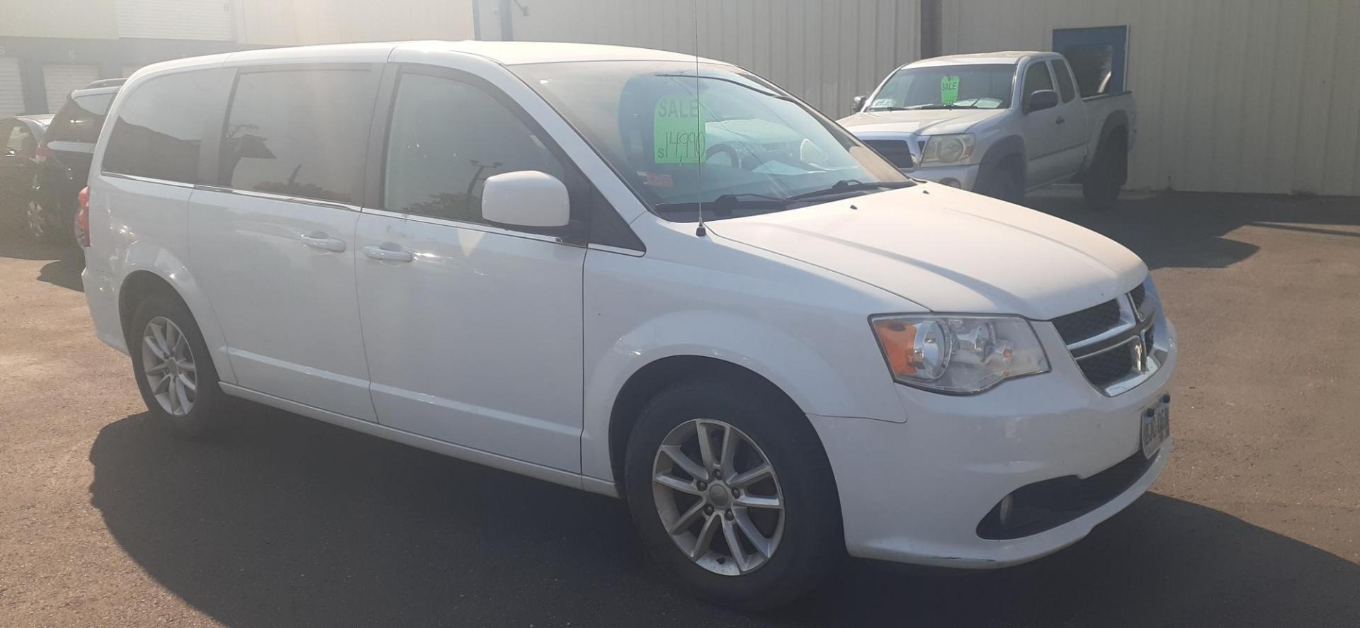 2018 Dodge Grand Caravan SXT (2C4RDGCGXJR) with an 3.6L V6 DOHC 24V engine, 6A transmission, located at 2015 Cambell Street, Rapid City, SD, 57701, (605) 342-8326, 44.066433, -103.191772 - Photo#2