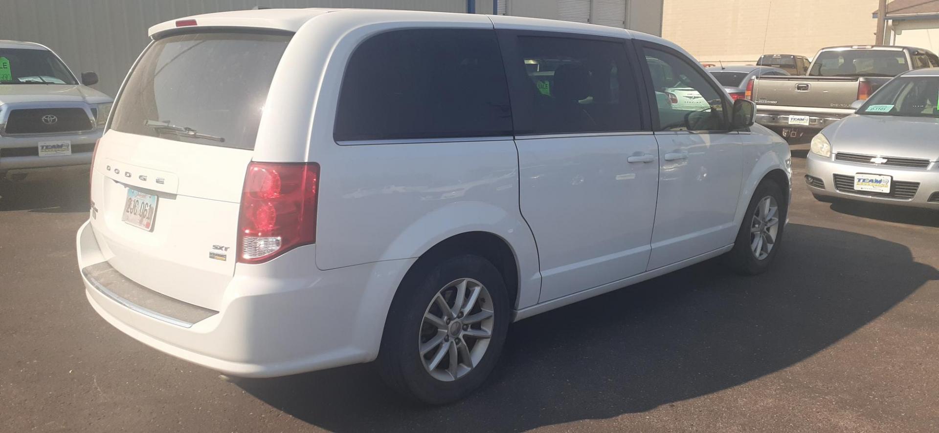 2018 Dodge Grand Caravan SXT (2C4RDGCGXJR) with an 3.6L V6 DOHC 24V engine, 6A transmission, located at 2015 Cambell Street, Rapid City, SD, 57701, (605) 342-8326, 44.066433, -103.191772 - Photo#4