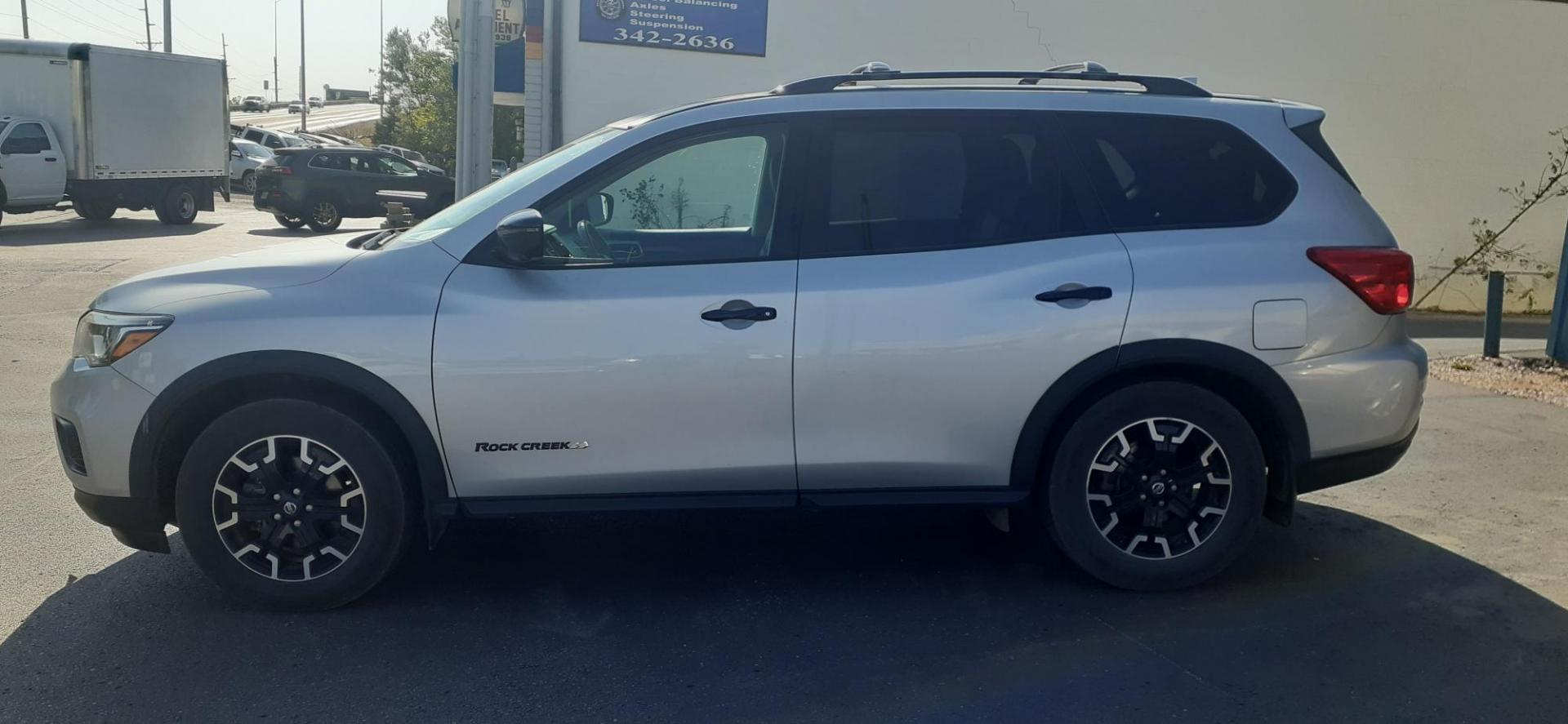 2020 Nissan Pathfinder SL 4WD (5N1DR2CM9LC) with an 3.5L V6 DOHC 24V engine, CVT transmission, located at 2015 Cambell Street, Rapid City, SD, 57701, (605) 342-8326, 44.066433, -103.191772 - Photo#0