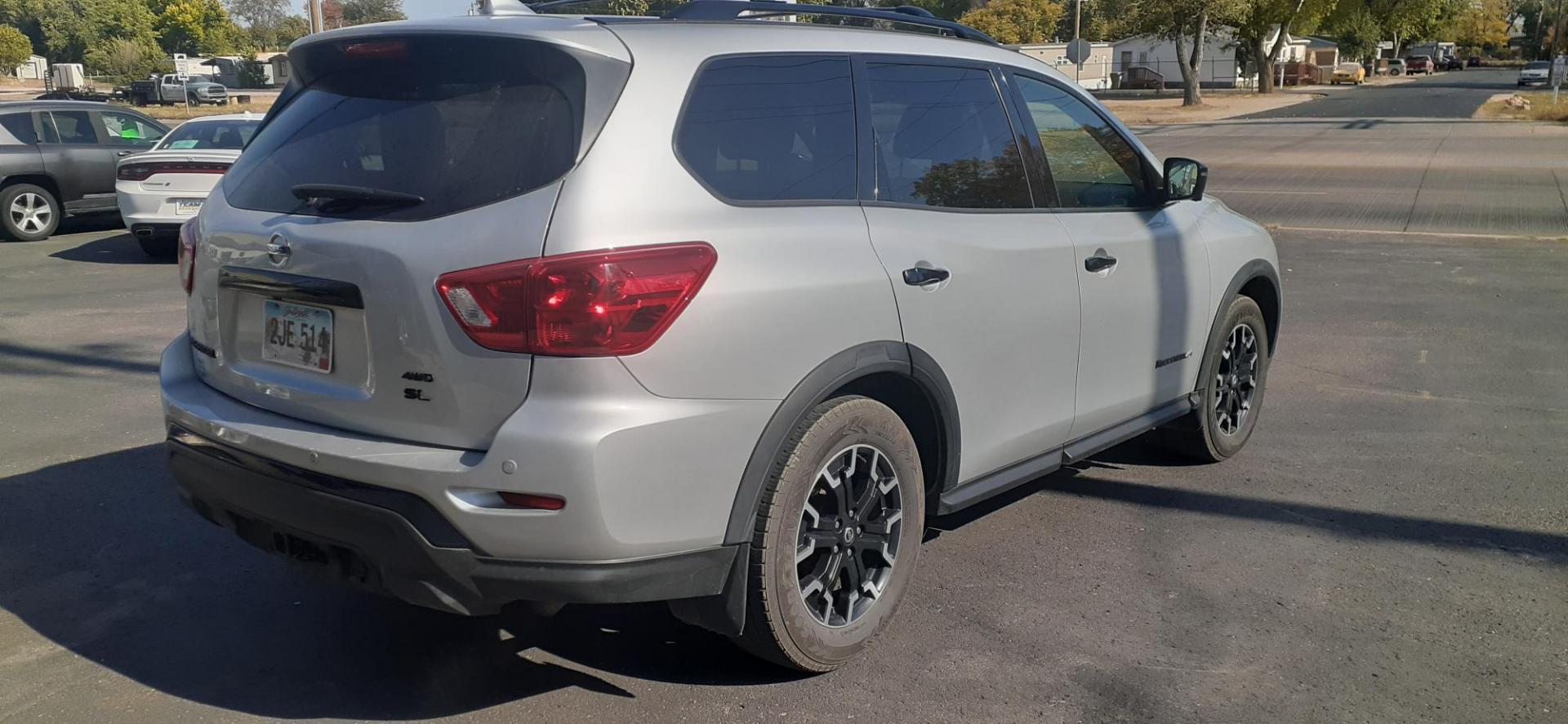 2020 Nissan Pathfinder SL 4WD (5N1DR2CM9LC) with an 3.5L V6 DOHC 24V engine, CVT transmission, located at 2015 Cambell Street, Rapid City, SD, 57701, (605) 342-8326, 44.066433, -103.191772 - Photo#3