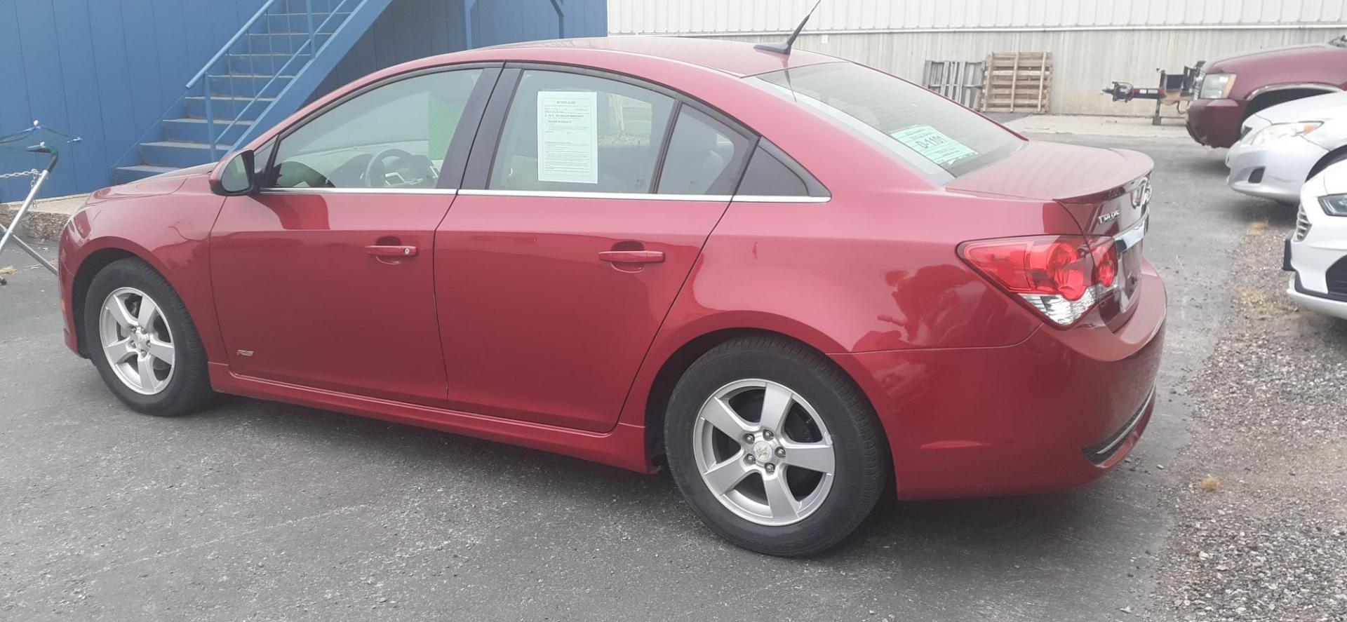 2013 Chevrolet Cruze 1LT Auto (1G1PC5SB6D7) with an 1.4L L4 DOHC 16V TURBO engine, 6-Speed Automatic transmission, located at 2015 Cambell Street, Rapid City, SD, 57701, (605) 342-8326, 44.066433, -103.191772 - CARFAX AVAILABLE - Photo#5