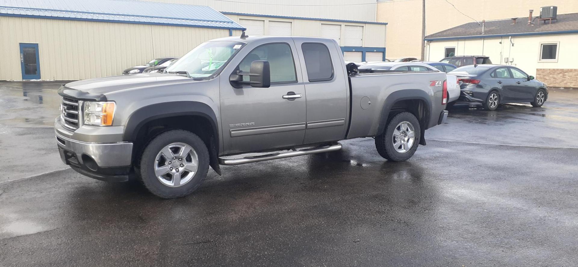 2012 GMC Sierra 1500 SLE Ext. Cab 4WD (1GTR2VE76CZ) with an 5.3L V8 OHV 16V FFV engine, 6-Speed Automatic transmission, located at 2015 Cambell Street, Rapid City, SD, 57701, (605) 342-8326, 44.066433, -103.191772 - CARFAX AVAILABLE - Photo#2