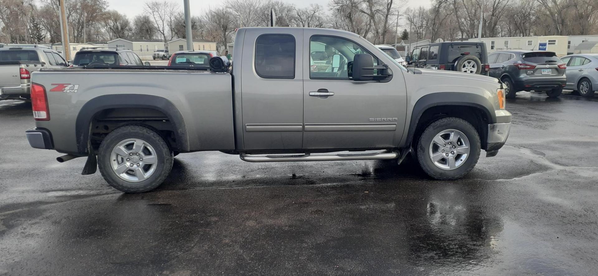 2012 GMC Sierra 1500 SLE Ext. Cab 4WD (1GTR2VE76CZ) with an 5.3L V8 OHV 16V FFV engine, 6-Speed Automatic transmission, located at 2015 Cambell Street, Rapid City, SD, 57701, (605) 342-8326, 44.066433, -103.191772 - CARFAX AVAILABLE - Photo#5