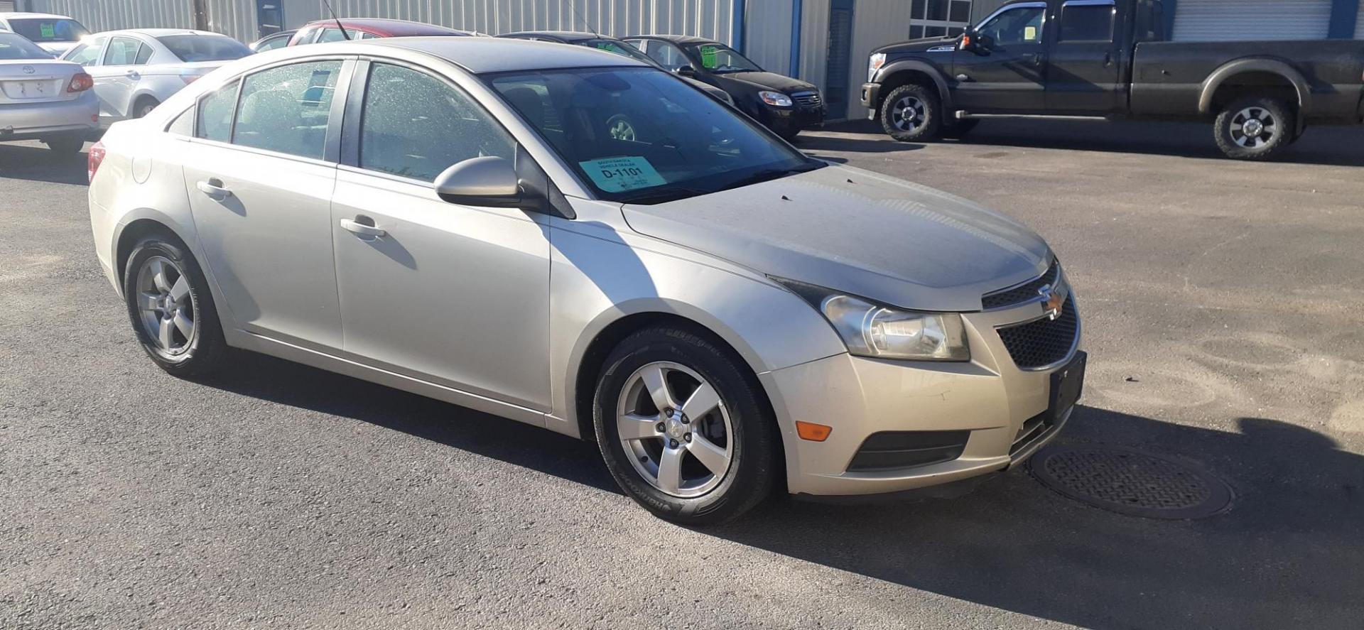 2013 Chevrolet Cruze 1LT Auto (1G1PC5SB6D7) with an 1.4L L4 DOHC 16V TURBO engine, 6-Speed Automatic transmission, located at 2015 Cambell Street, Rapid City, SD, 57701, (605) 342-8326, 44.066433, -103.191772 - Photo#3