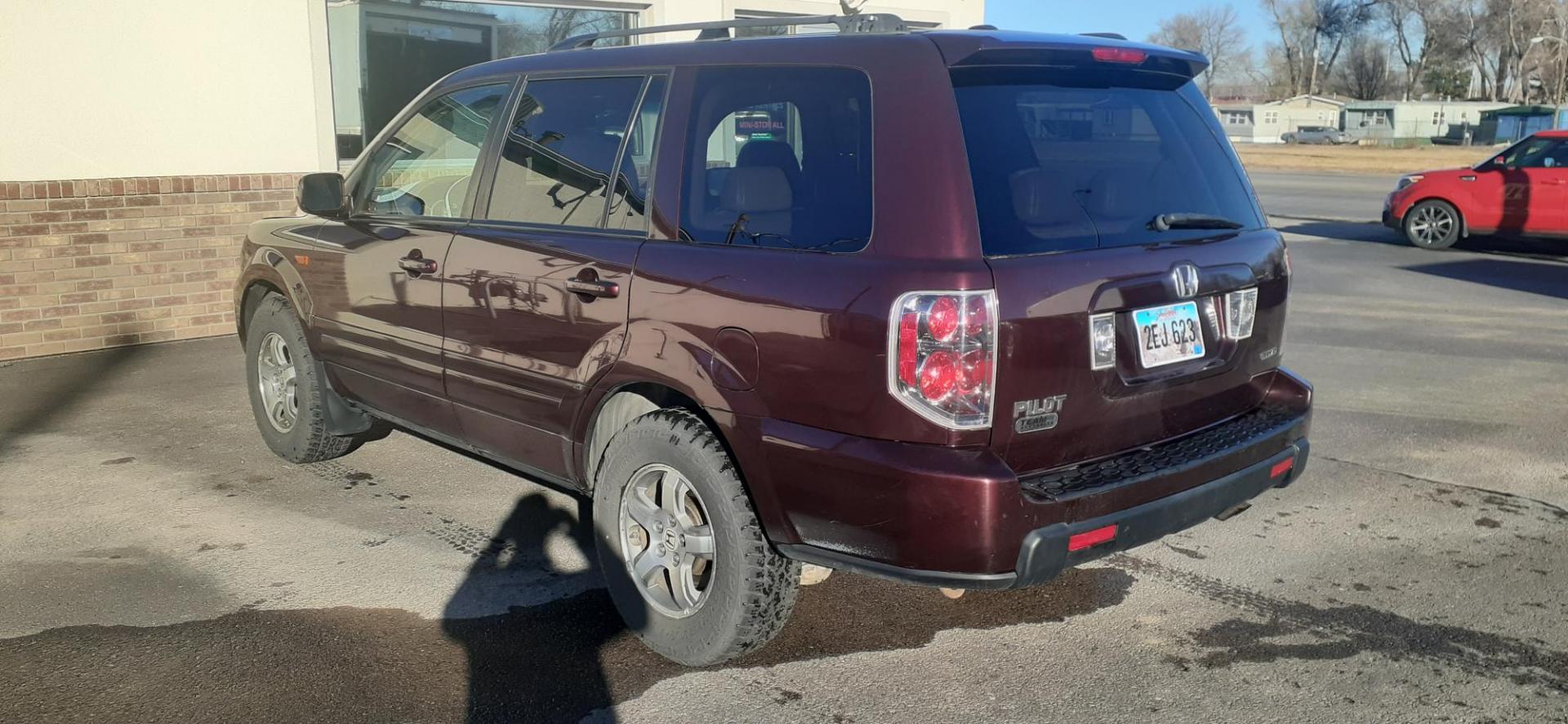 2008 Honda Pilot EX-L 4WD AT (5FNYF18588B) with an 3.5L V6 SOHC 24V engine, 5-Speed Automatic Overdrive transmission, located at 2015 Cambell Street, Rapid City, SD, 57701, (605) 342-8326, 44.066433, -103.191772 - CONSIGNMENT VEHICLE CARFAX AVAILABLE NEW TIRES AND BRAKES WATERPUMP AND TIMING BELT DONE AT 200,000 MILES $3600 WORTH OF MAINTENCE RECEIPTS HAVE QUESTIONS CALL OR TEXT JEFF 605-390-0478 MY PERSONAL VEHICLE - Photo#4