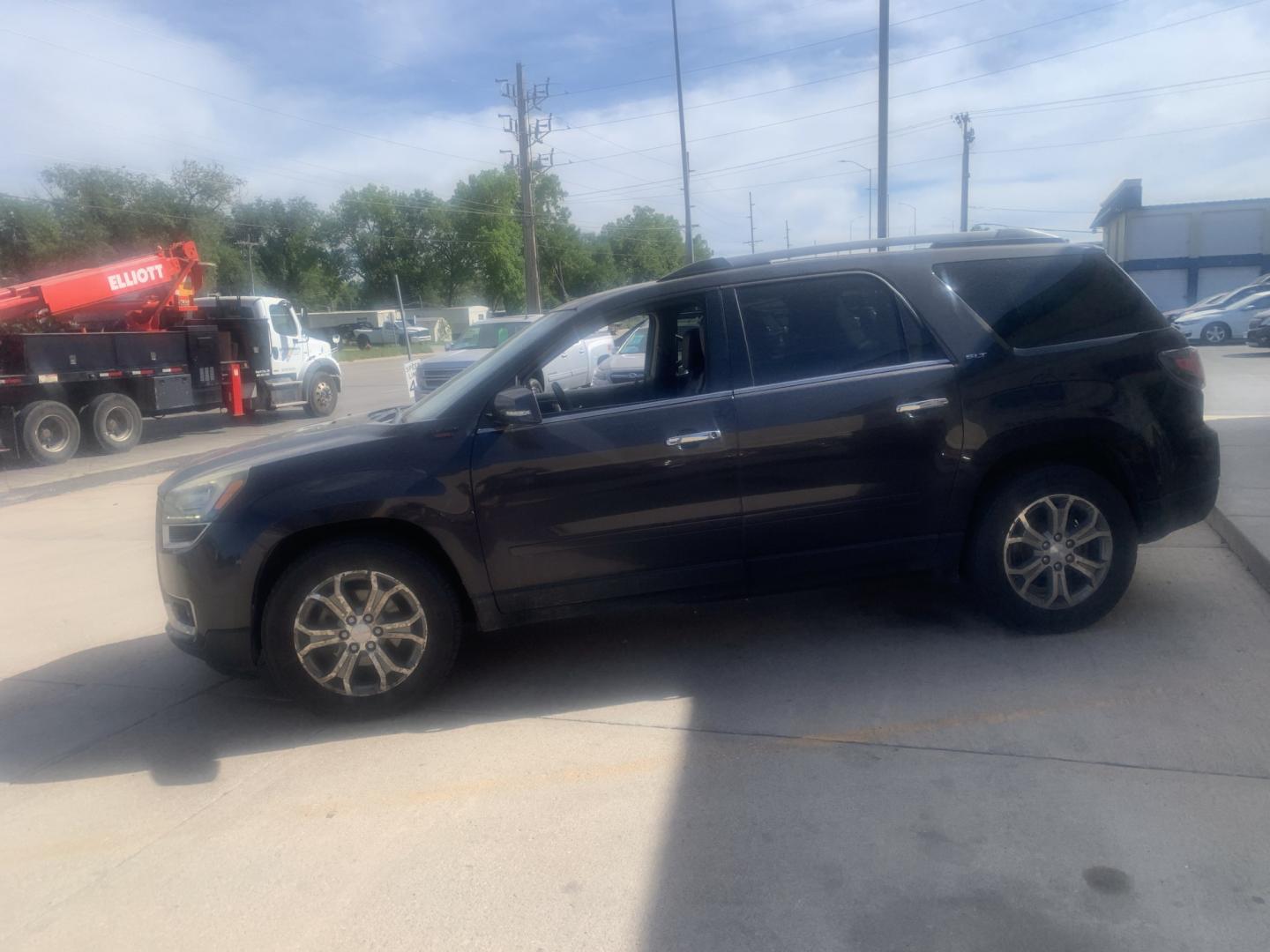 2016 GMC Acadia SLT-1 AWD (1GKKVRKD8GJ) with an 3.6L V6 DOHC 24V engine, 6A transmission, located at 2015 Cambell Street, Rapid City, SD, 57701, (605) 342-8326, 44.066433, -103.191772 - CARFAX AVAILABLE JUST ARRIVED- Photo#2