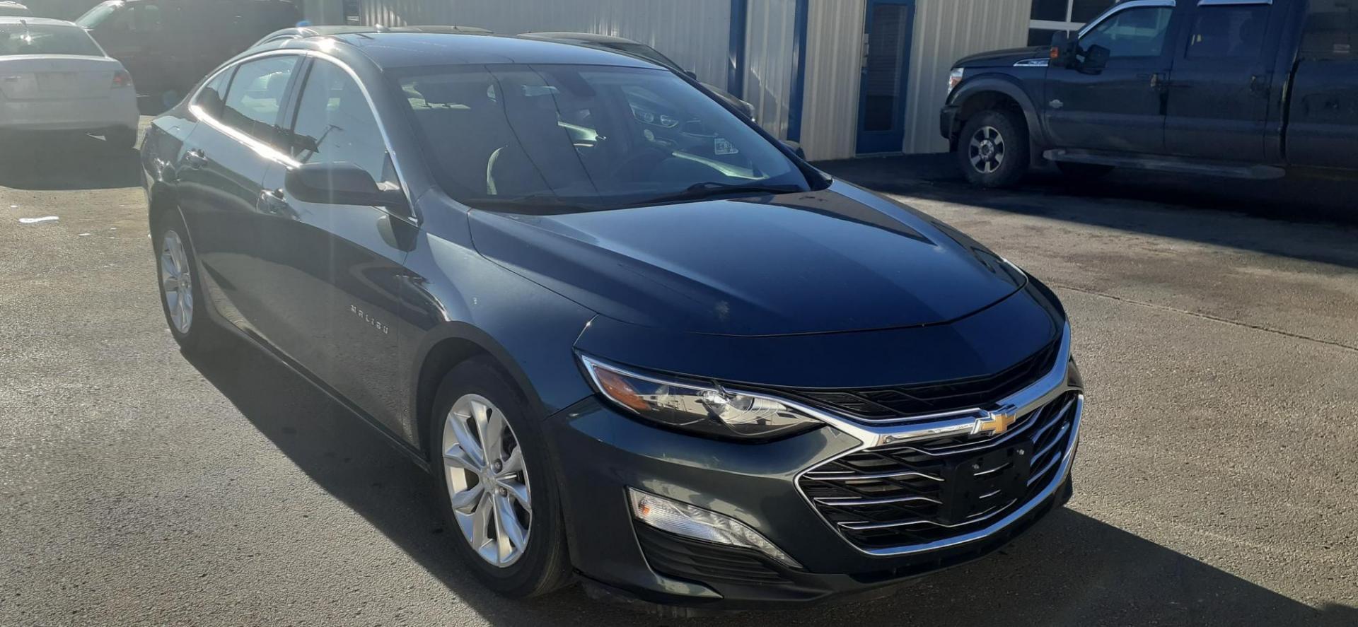 2020 Chevrolet Malibu LT (1G1ZD5ST5LF) with an 1.5L L4 DOHC 16V engine, 6A transmission, located at 2015 Cambell Street, Rapid City, SD, 57701, (605) 342-8326, 44.066433, -103.191772 - CARFAX AVAILABLE - Photo#4