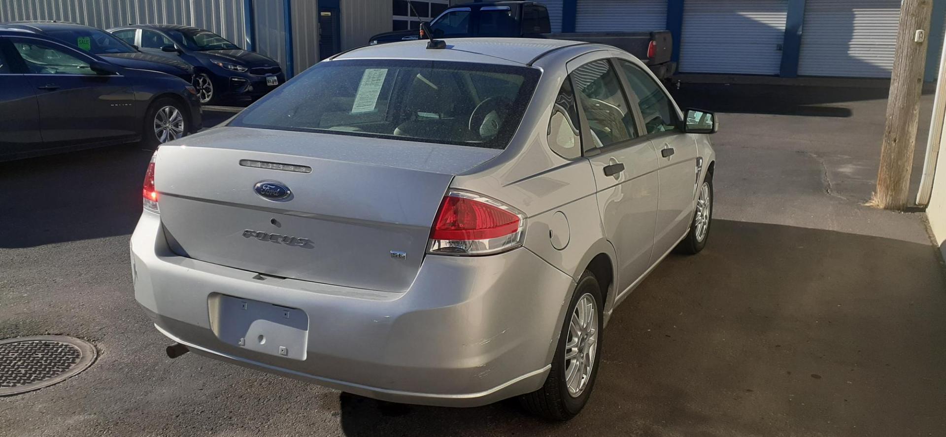 2008 Ford Focus SES Sedan (1FAHP35N08W) with an 2.0L L4 DOHC 16V engine, located at 2015 Cambell Street, Rapid City, SD, 57701, (605) 342-8326, 44.066433, -103.191772 - CARFAX AVAILABLE - Photo#2