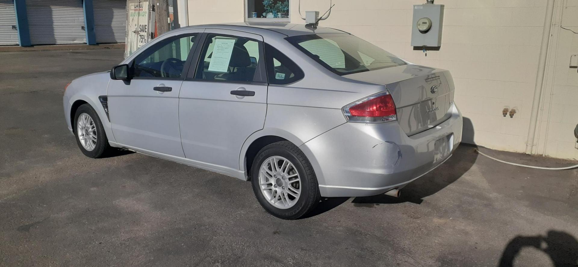 2008 Ford Focus SES Sedan (1FAHP35N08W) with an 2.0L L4 DOHC 16V engine, located at 2015 Cambell Street, Rapid City, SD, 57701, (605) 342-8326, 44.066433, -103.191772 - CARFAX AVAILABLE - Photo#4