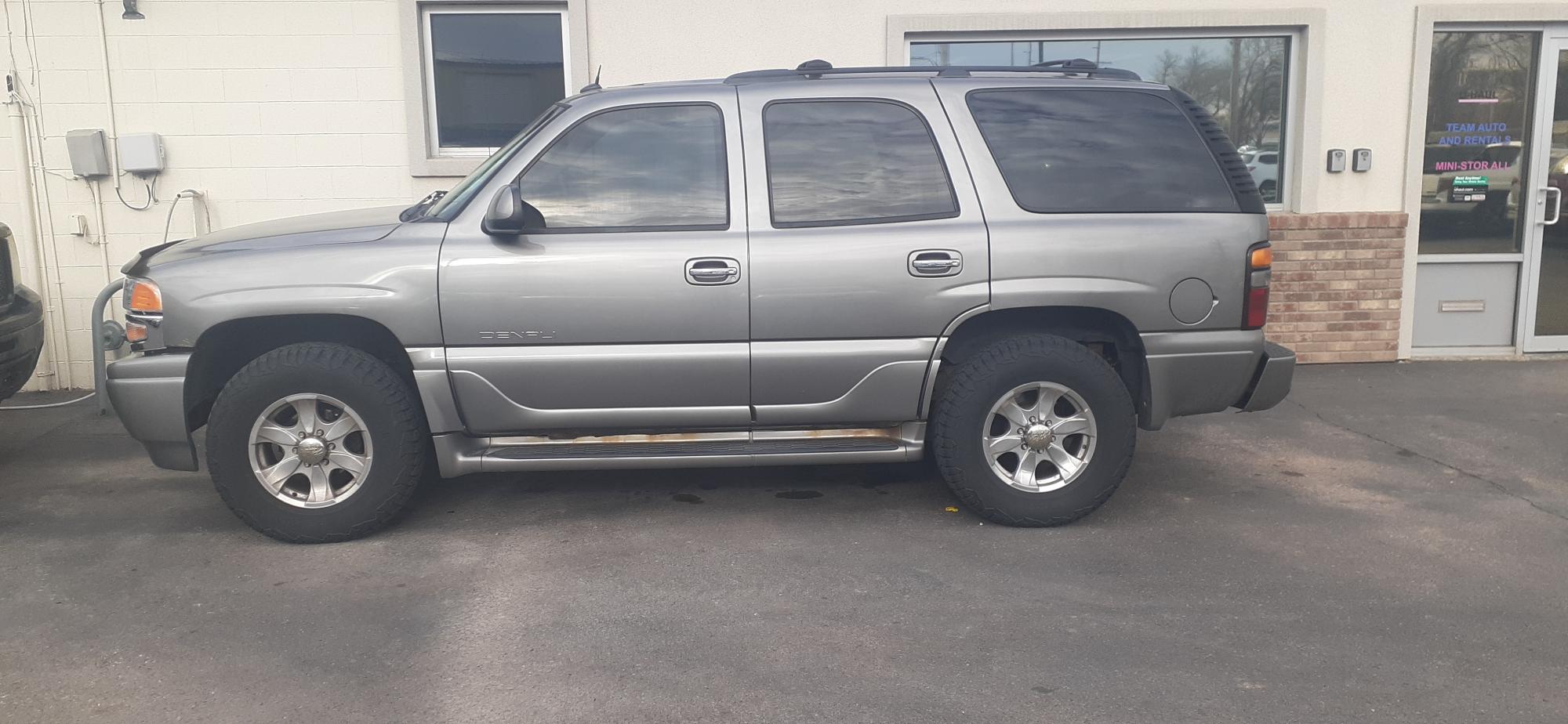 photo of 2005 GMC Yukon Denali Base