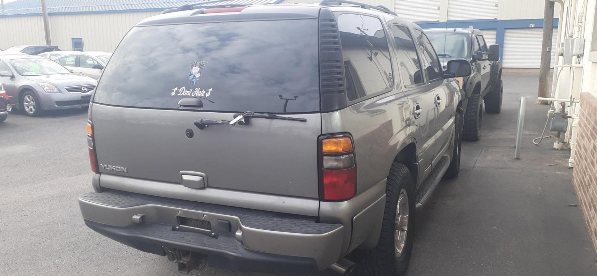 2005 GMC Yukon Denali Base (1GKEK63U95J) with an 6.0L V8 OHV 16V engine, 4-Speed Automatic Overdrive transmission, located at 2015 Cambell Street, Rapid City, SD, 57701, (605) 342-8326, 44.066433, -103.191772 - CARFAX AVAILABLE - Photo#2