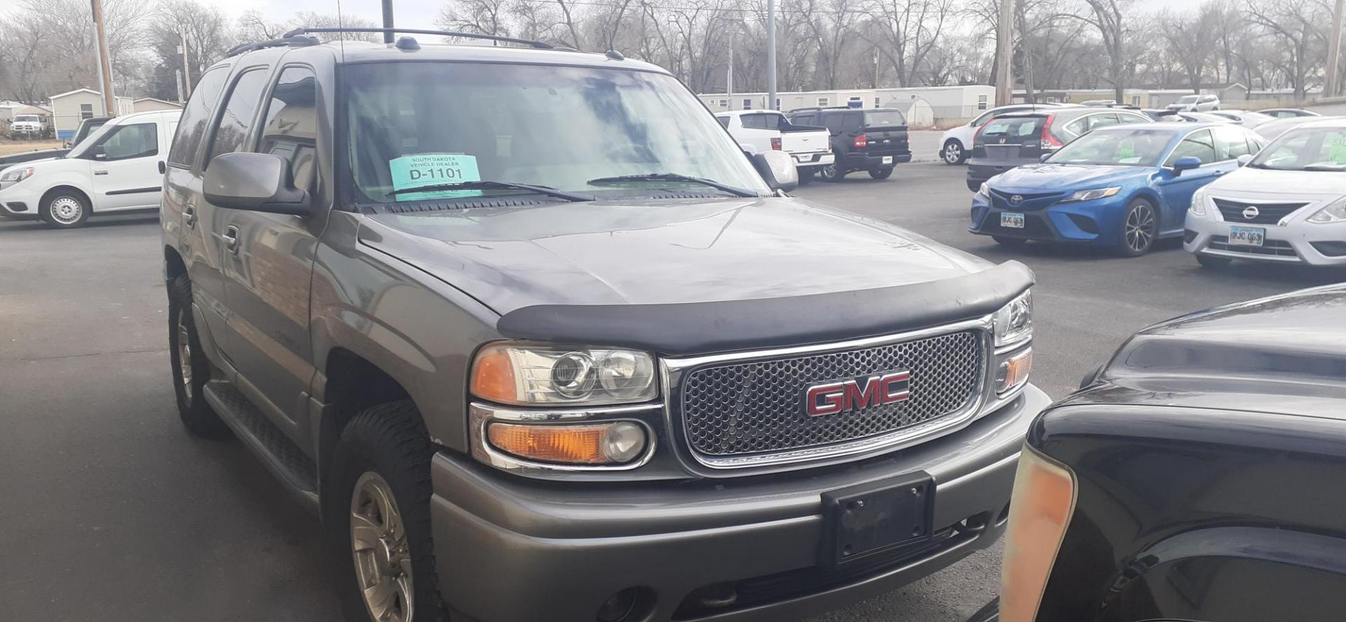 2005 GMC Yukon Denali Base (1GKEK63U95J) with an 6.0L V8 OHV 16V engine, 4-Speed Automatic Overdrive transmission, located at 2015 Cambell Street, Rapid City, SD, 57701, (605) 342-8326, 44.066433, -103.191772 - CARFAX AVAILABLE - Photo#3