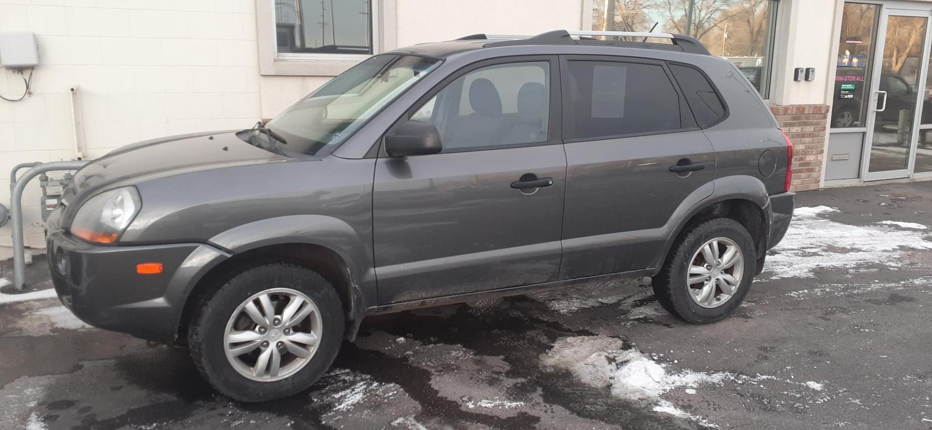 2009 Hyundai Tucson GLS 2.0 2WD (KM8JM12B69U) with an 2.0L L4 DOHC 16V engine, located at 2015 Cambell Street, Rapid City, SD, 57701, (605) 342-8326, 44.066433, -103.191772 - CARFAX AVAILABLE - Photo#1