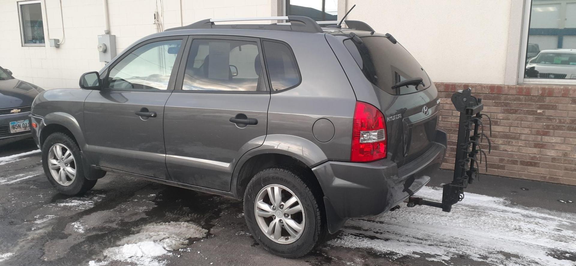 2009 Hyundai Tucson GLS 2.0 2WD (KM8JM12B69U) with an 2.0L L4 DOHC 16V engine, located at 2015 Cambell Street, Rapid City, SD, 57701, (605) 342-8326, 44.066433, -103.191772 - CARFAX AVAILABLE - Photo#2