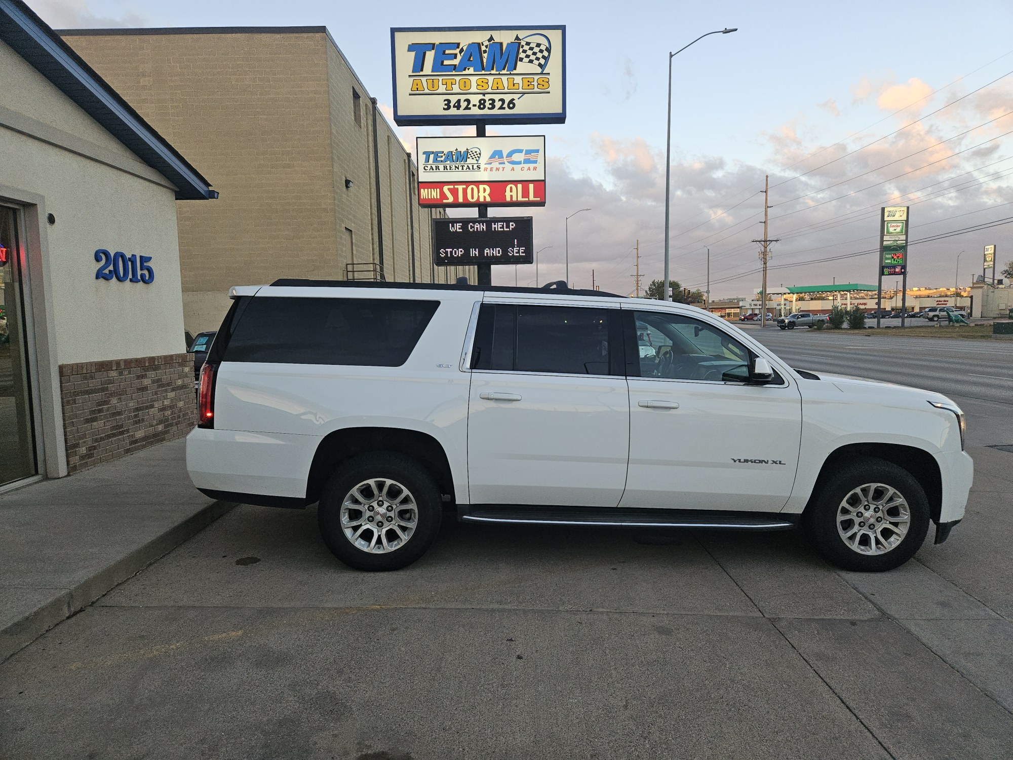 photo of 2019 GMC Yukon XL SLT 4WD